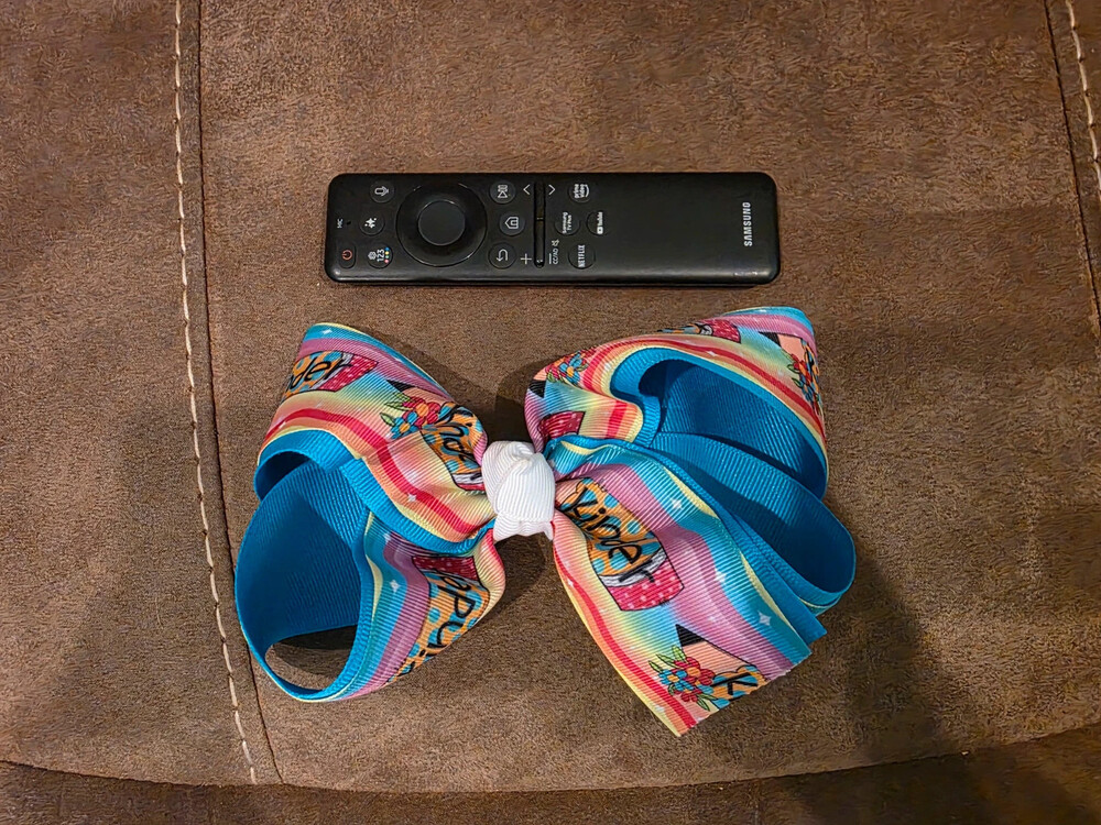 Kinder Bow - Picture 3 of 3
